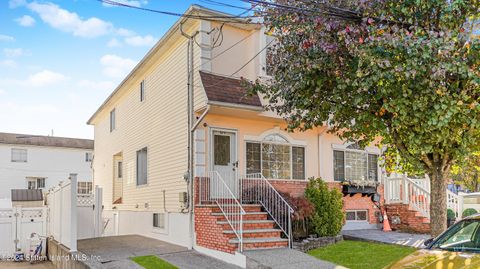 Photo of 109 Harris Lane, Staten Island, NY 10309 (MLS # 2501933)