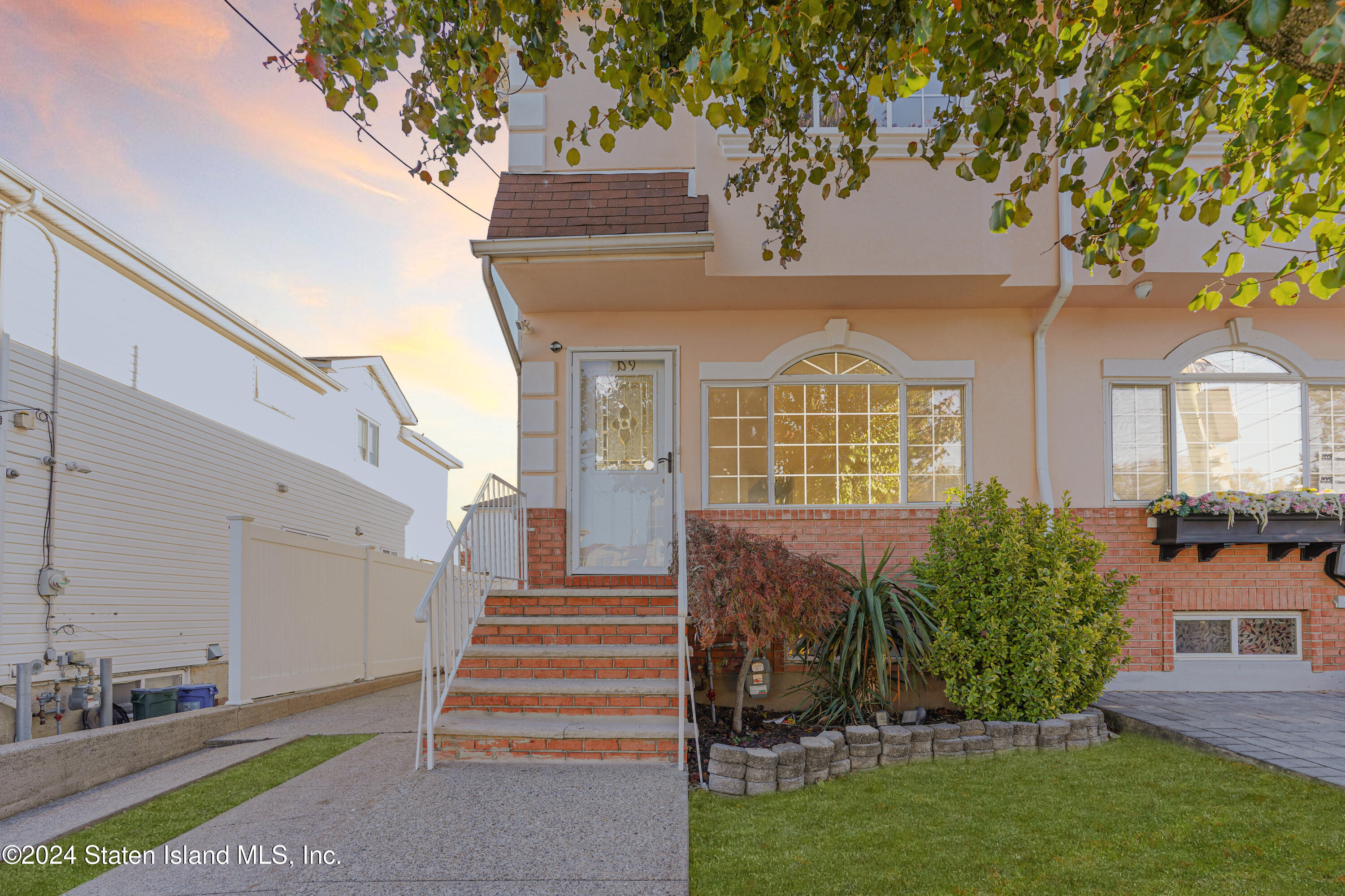 109 Harris Lane, Staten Island, New York image 3