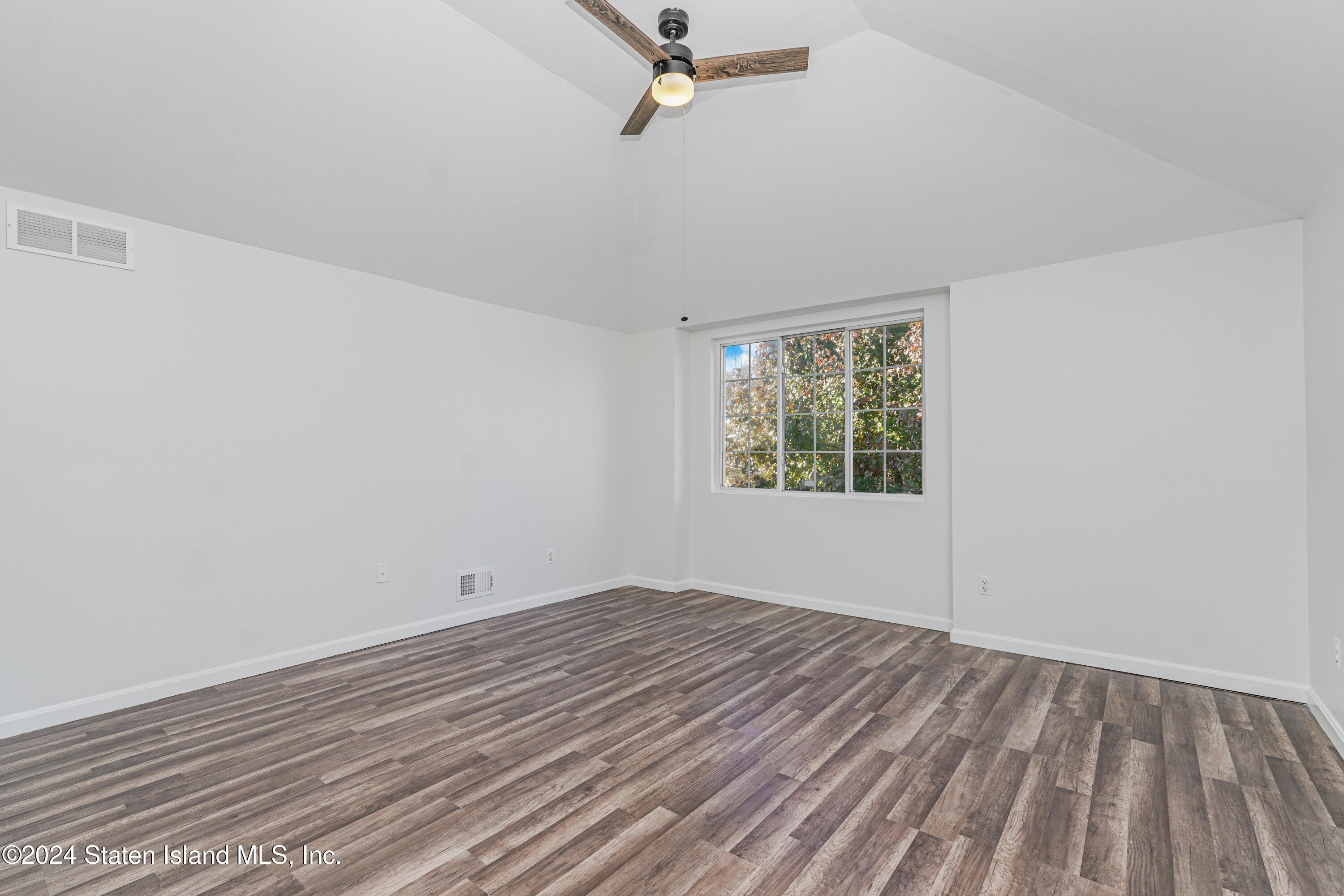 109 Harris Lane, Staten Island, New York image 18