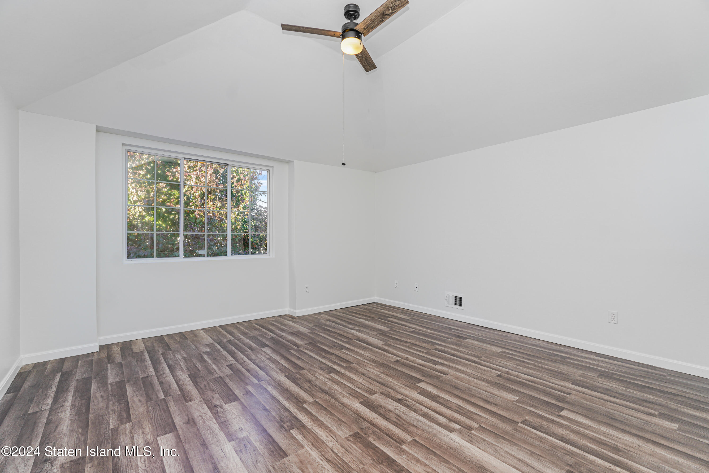 109 Harris Lane, Staten Island, New York image 15