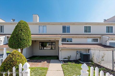 Photo of 32 Ada Drive #42, Staten Island, NY 10314 (MLS # 2404137)