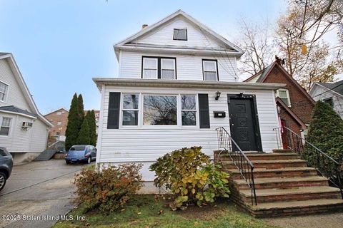 Photo of 190 Hope Avenue, Staten Island, NY 10305 (MLS # 2506889)