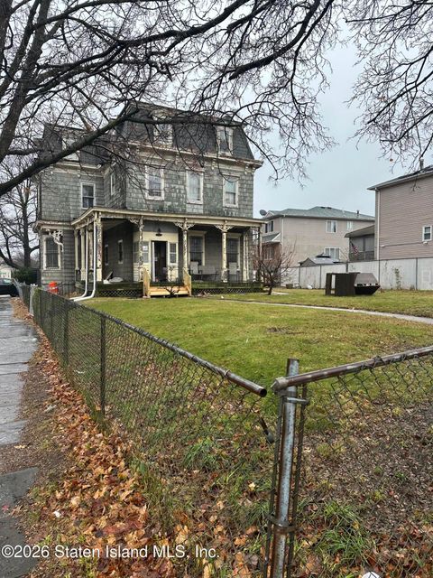 Photo of 2172 Richmond Terrace, Staten Island, NY 10302 (MLS # 2600106)