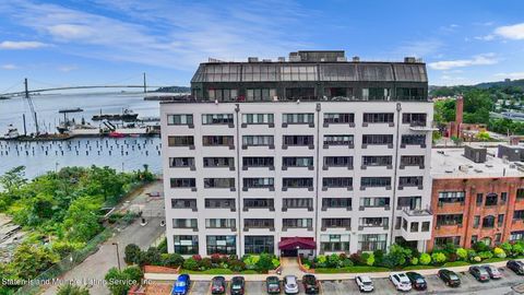 Photo of 10 Bay Street Landing #6j, Staten Island, NY 10301 (MLS # 1161359)