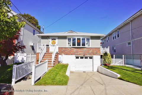Photo of 77 Ronald Avenue, Staten Island, NY 10303 (MLS # 1158345)