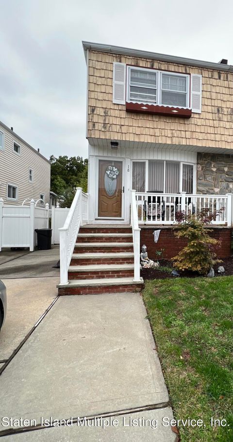 Photo of 18 Mulberry Avenue, Staten Island, NY 10314 (MLS # 1157993)