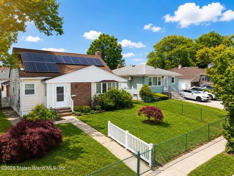 Photo of 175 Caswell Avenue, Staten Island, NY 10314 (MLS # 2602689)