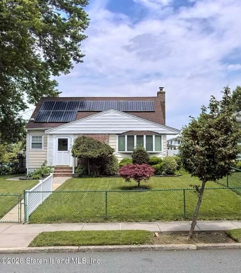 Photo of 175 Caswell Avenue, Staten Island, NY 10314 (MLS # 2602689)