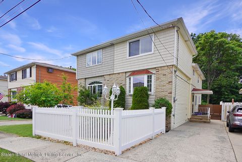 Photo of 5 Clove Way, Staten Island, NY 10301 (MLS # 1162493)