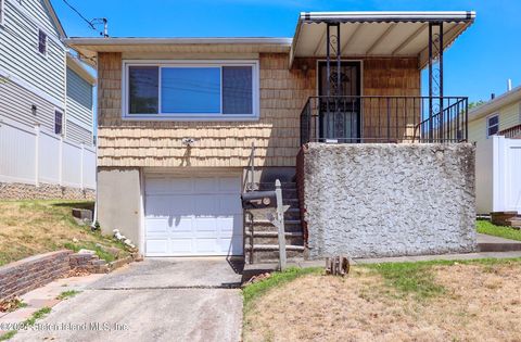 Photo of 189 Manhattan Street, Staten Island, NY 10307 (MLS # 2403873)