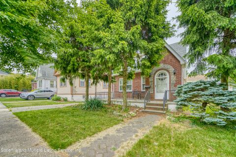 Photo of 146 Dudley Avenue, Staten Island, NY 10301 (MLS # 1162541)