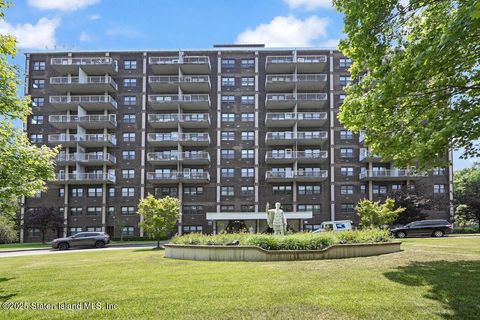 Photo of 1100 Clove Road #2-E, Staten Island, NY 10301 (MLS # 2500932)