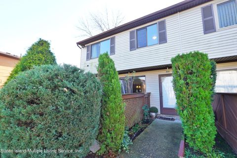Photo of 40 Bunnell Court #A, Staten Island, NY 10312 (MLS # 1165616)