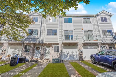 Photo of 73 Luke Court, Staten Island, NY 10306 (MLS # 2405758)
