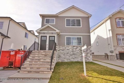 Photo of 428 Lamont Avenue, Staten Island, NY 10312 (MLS # 1154115)