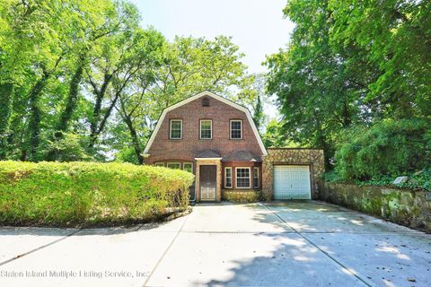 Photo of 3 Shelterview Drive, Staten Island, NY 10304 (MLS # 1162962)