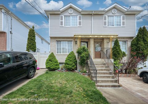 Photo of 265 Osgood Avenue, Staten Island, NY 10304 (MLS # 1161554)