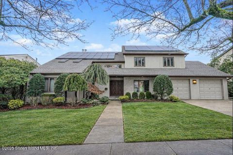 Photo of 107 Bolivar Street, Staten Island, NY 10314 (MLS # 2600057)