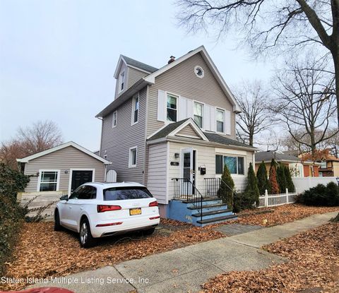 Photo of 41 Evergreen Avenue, Staten Island, NY 10304 (MLS # 1159600)