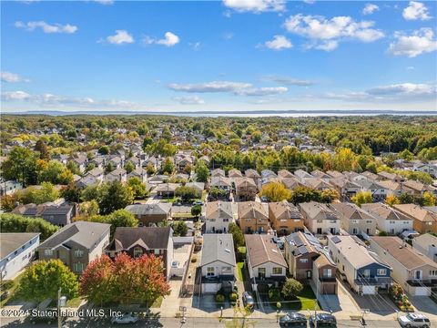 Photo of 966 Sheldon Avenue, Staten Island, NY 10309 (MLS # 2405772)