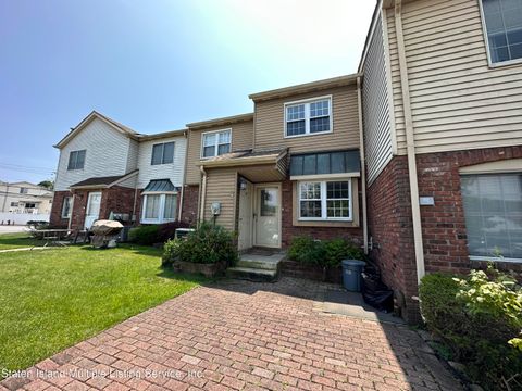 Photo of 8 Franklin Lane #B, Staten Island, NY 10306 (MLS # 1163041)