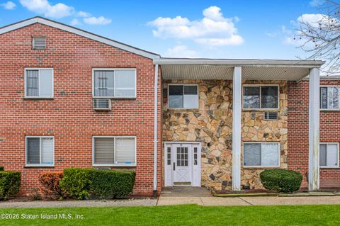 Photo of 15 Gadsen Place #1a, Staten Island, NY 10314 (MLS # 2601058)