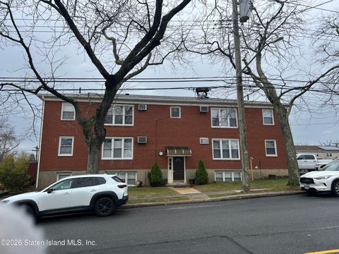 Photo of 194 Barlow Avenue, Staten Island, NY 10308 (MLS # 2601274)