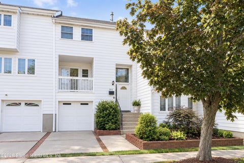 Townhouse For Sale - 211 Dover Green<br/> Staten Island, NY 10312