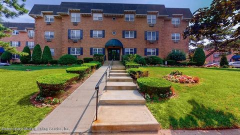 Photo of 392 Maryland Avenue, Staten Island, NY 10305 (MLS # 1159188)