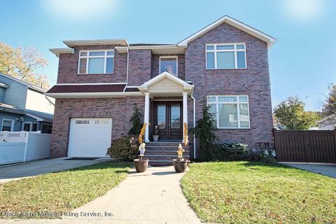 Photo of 300 Husson Street, Staten Island, NY 10306 (MLS # 1152774)