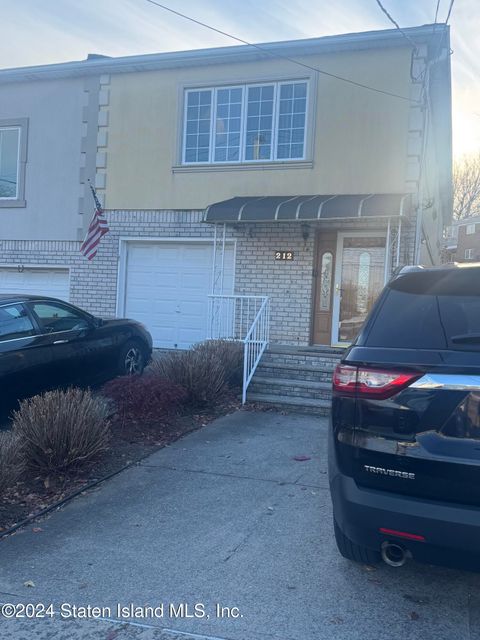 Photo of 212 Justin Avenue, Staten Island, NY 10306 (MLS # 2406637)