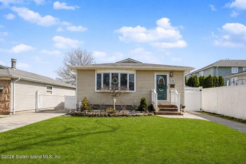 Photo of 166 O'gorman Avenue, Staten Island, NY 10306 (MLS # 2601712)