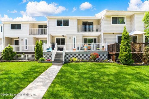 Photo of 421 Willow Road E #2, Staten Island, NY 10314 (MLS # 2602161)