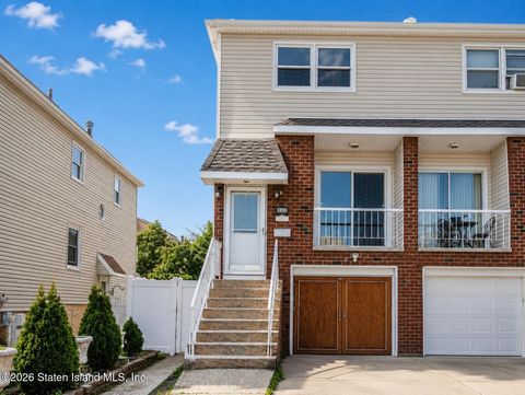 Townhouse For Sale - 237 Brookfield Avenue<br/> Staten Island, NY 10308