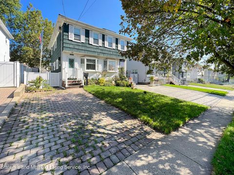 Photo of 1081 Arden Avenue, Staten Island, NY 10312 (MLS # 1164514)
