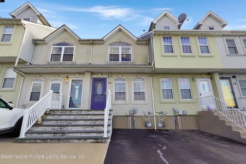 Photo of 34 Millstone Court, Staten Island, NY 10314 (MLS # 2400292)