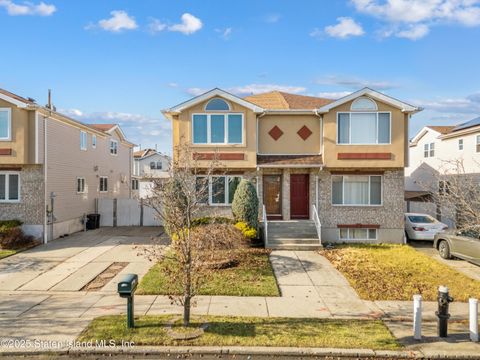 Photo of 556 Eltingville Boulevard, Staten Island, NY 10312 (MLS # 2500549)
