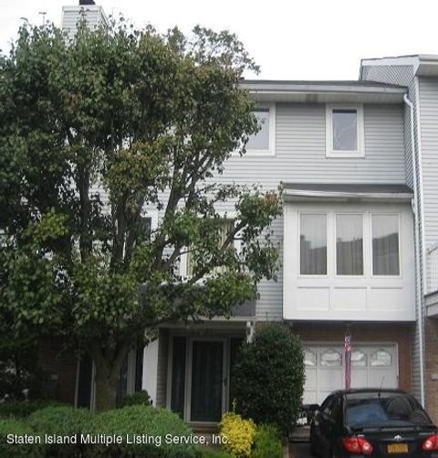 Photo of 67 Commodore Drive, Staten Island, NY 10309 (MLS # 1123742)