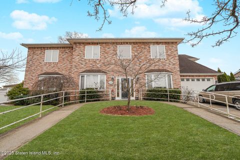 Photo of 1044 Edgegrove Avenue, Staten Island, NY 10309 (MLS # 2500279)