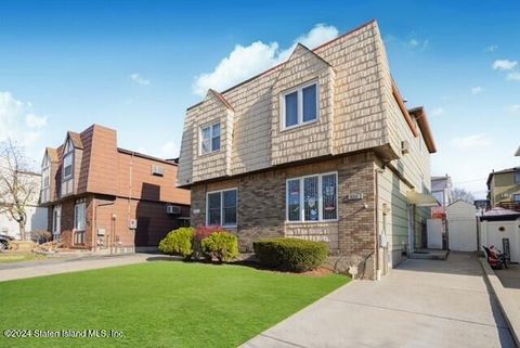 Photo of 299 Brookfield Avenue, Staten Island, NY 10308 (MLS # 2406775)