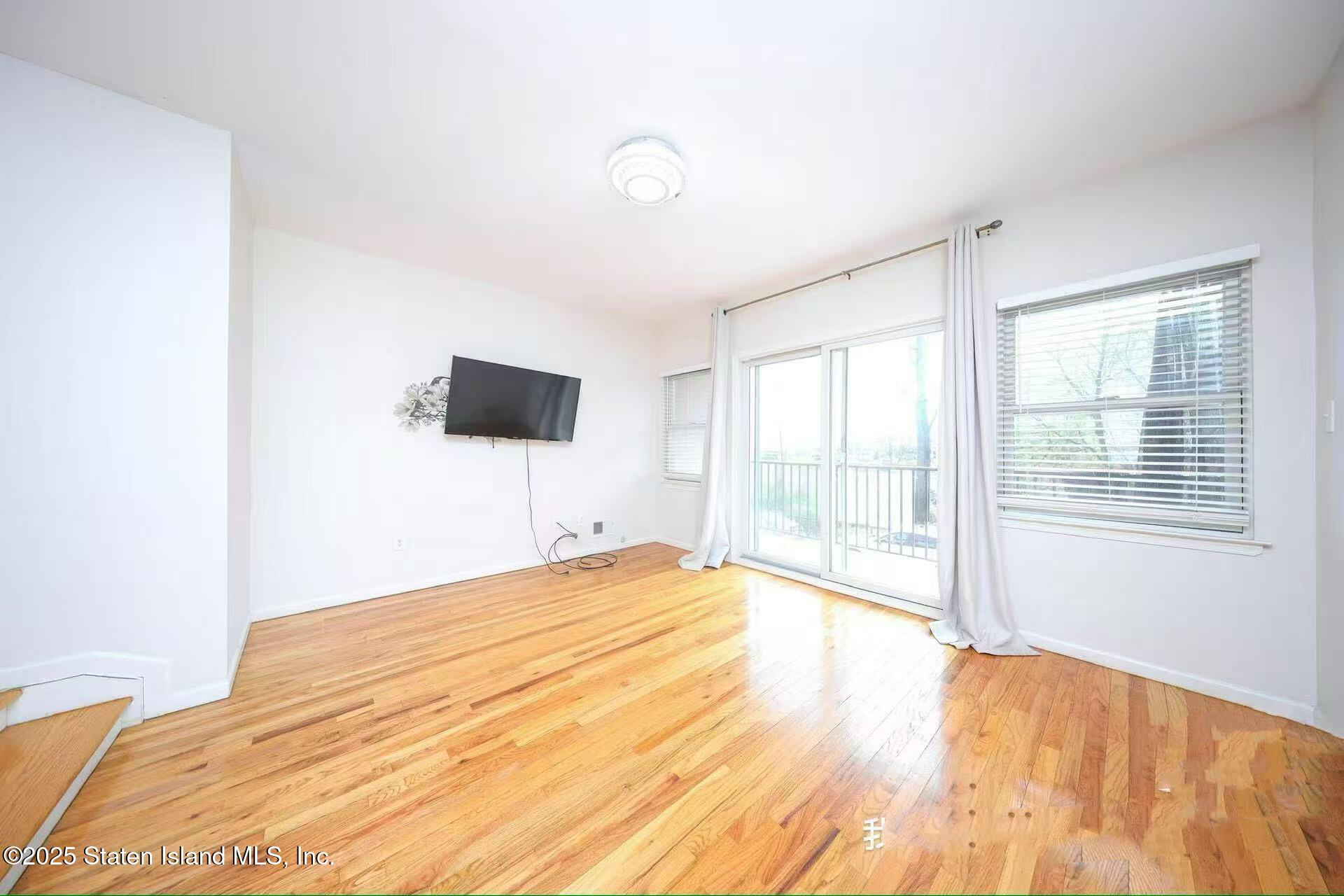 51 Crestwater Court, Staten Island, New York image 2