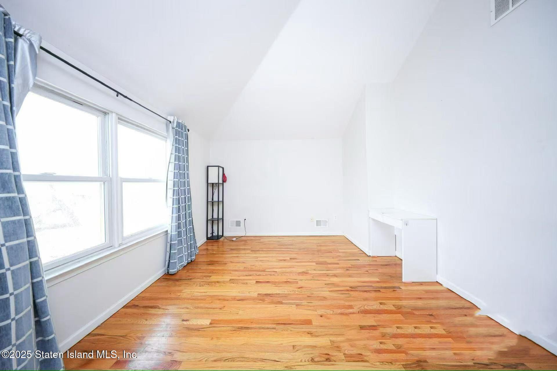 51 Crestwater Court, Staten Island, New York image 8