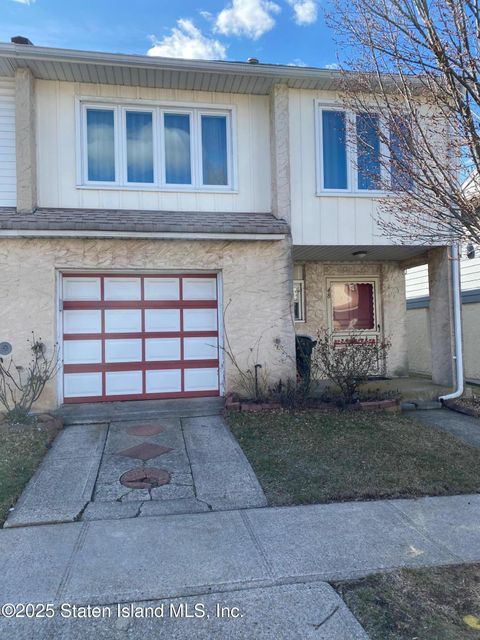 Photo of 48 Ashton Drive, Staten Island, NY 10312 (MLS # 2501064)