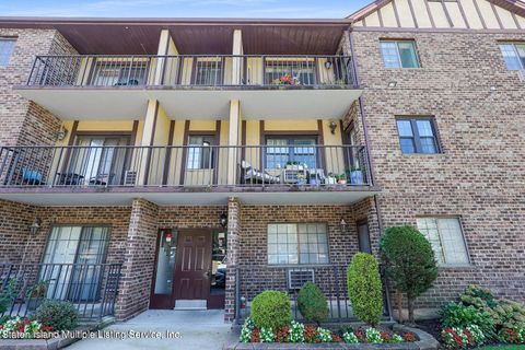 Photo of 50 Donna Court #9, Staten Island, NY 10314 (MLS # 2401967)