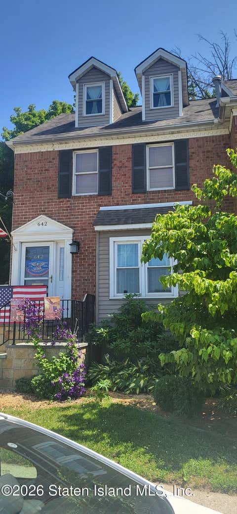 Photo of 642 Castleton Avenue, Staten Island, NY 10301 (MLS # 2603746)
