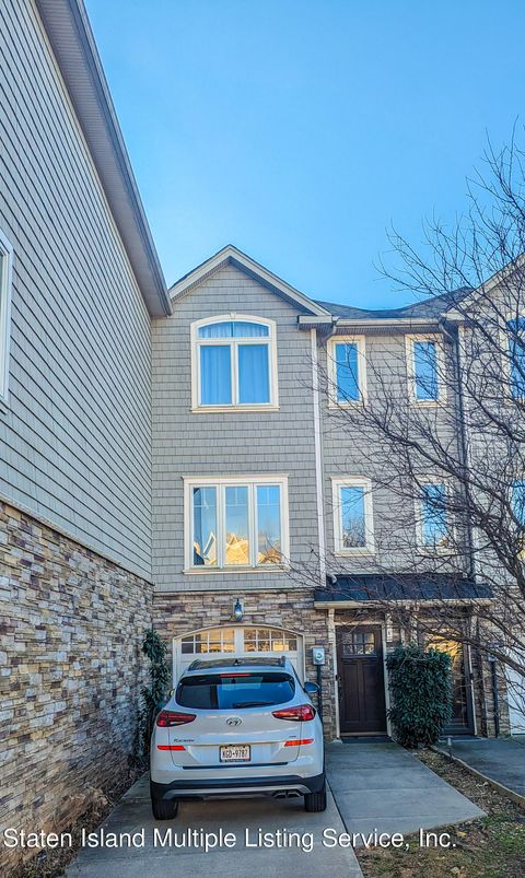 Photo of 192 Roman Avenue, Staten Island, NY 10314 (MLS # 2400231)