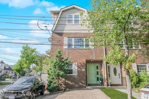 Photo of 22 Crest Loop, Staten Island, NY 10312 (MLS # 2505985)
