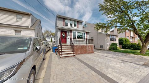 Photo of 53 Raritan Ave Ave, Staten Island, NY 10304 (MLS # 2503048)