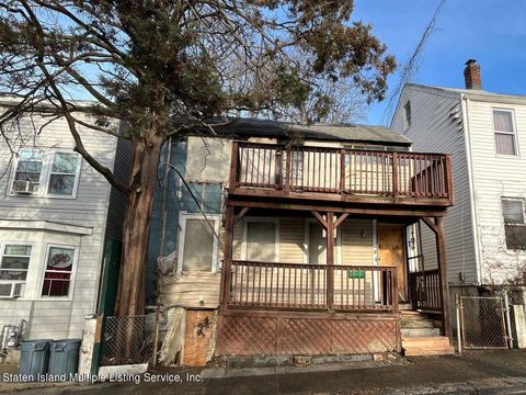 Photo of 24 Grove Street, Staten Island, NY 10304 (MLS # 1159587)