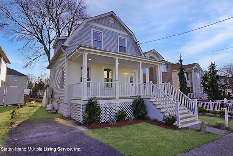 Photo of 150 Barnard Avenue, Staten Island, NY 10307 (MLS # 2400961)